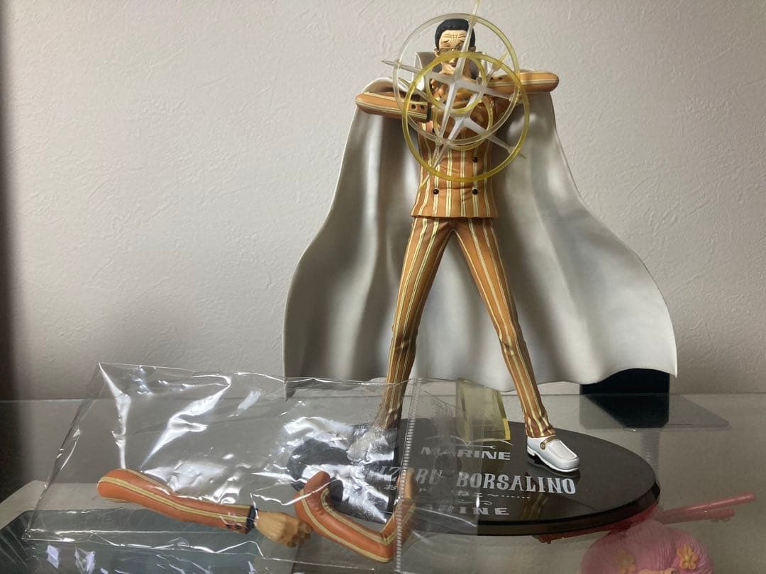 ワンピース　海軍フィギュア11体まとめ売り 黄猿、赤犬、緑牛、センゴク、ガープ他 ワンピース 海軍フィギュア11体まとめ売り 黄猿、赤犬、緑牛、センゴク